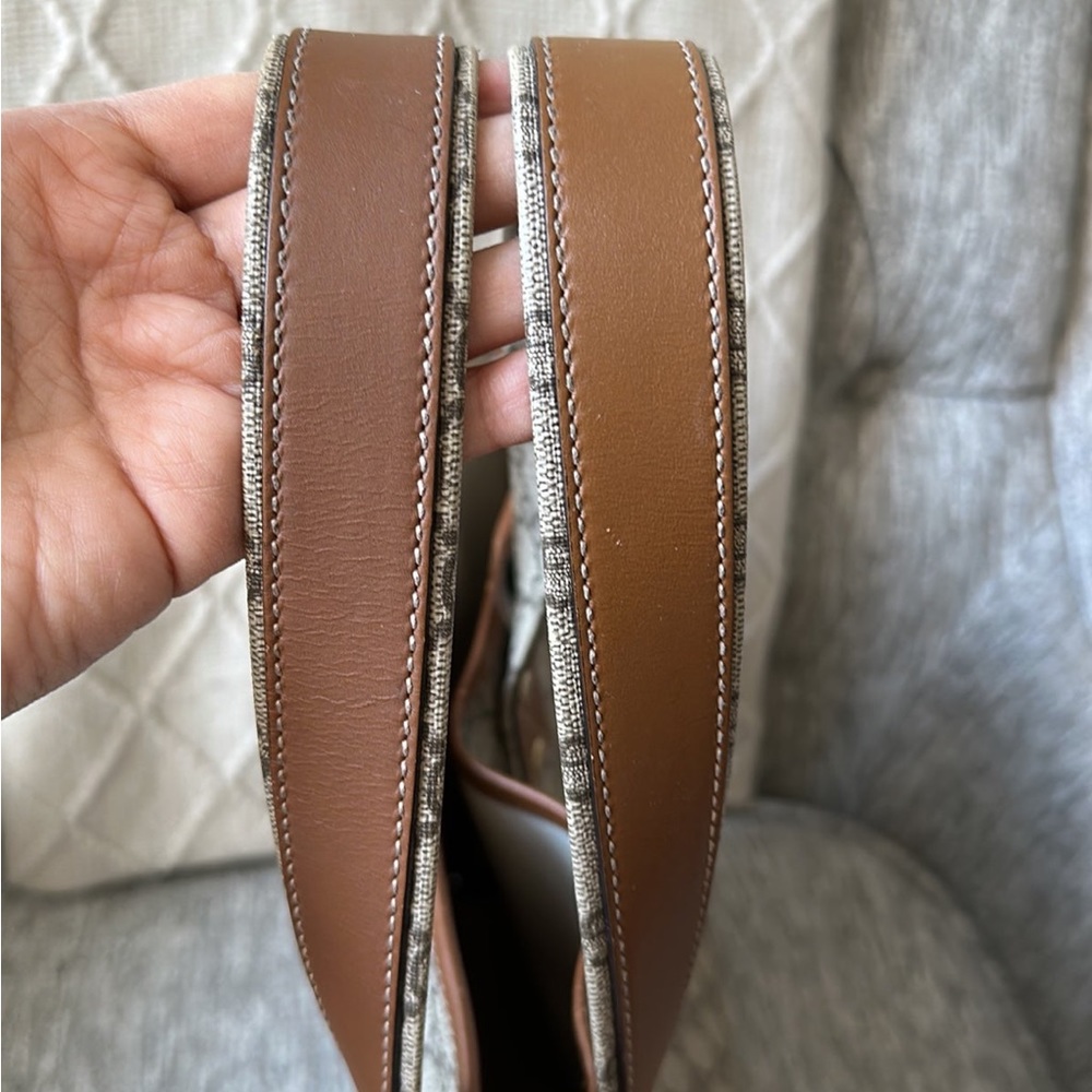 Authentic Gucci Tote - Picture 10 of 13